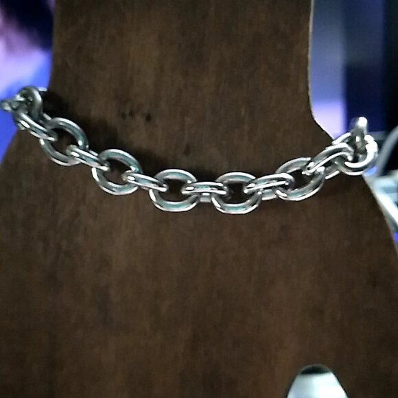 GUESS Silver-tone Heart Charm Toggle Bracelet - Crystal Pavé Charms Link Chain - Picture 5 of 13